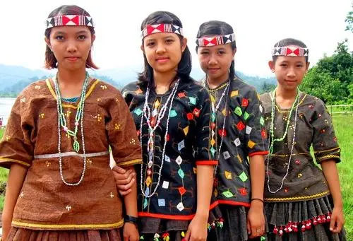 baju adat wanita Kulawi